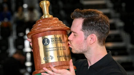 2022 World Barista Champion Anthony Douglas kisses the trophy. Photo: Eddie Jim